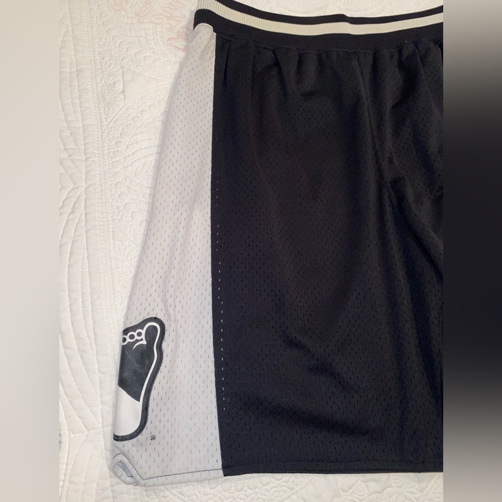 Nike Men's Black and Gray Athletic Shorts - Picture 4 of 9